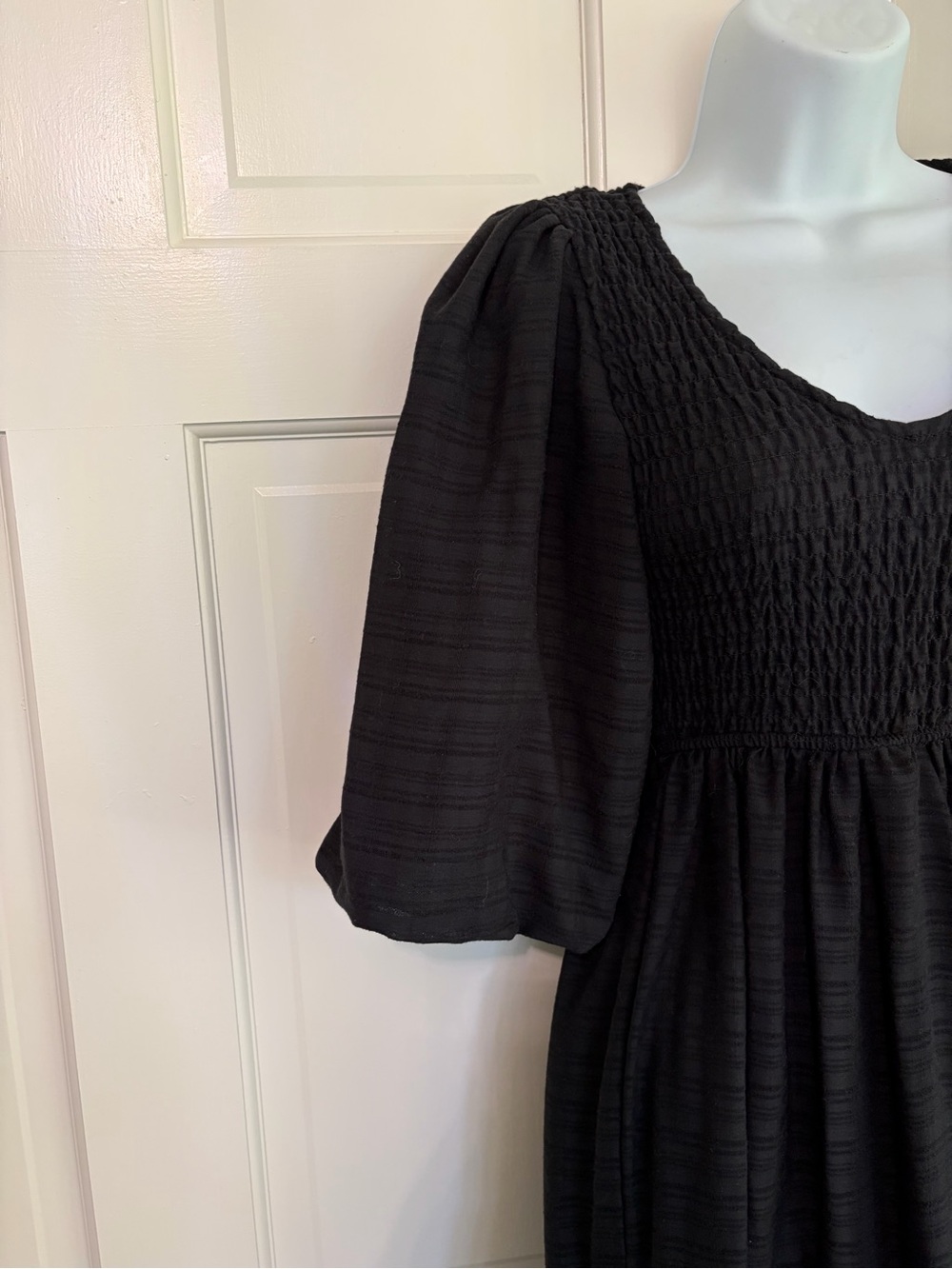 Smocked Puff-Sleeve Black Maxi Dress - Picture 3 of 5